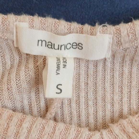 Women's Textured V-Neck Cream Sweater With Opened Back - Small - Picture 2 of 6